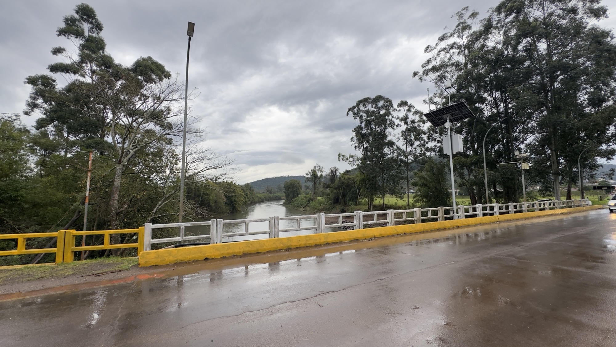 RS entra em alerta para chuva intensa; acumulados podem superar 200 mm e aumentar risco de cheias até quarta-feira