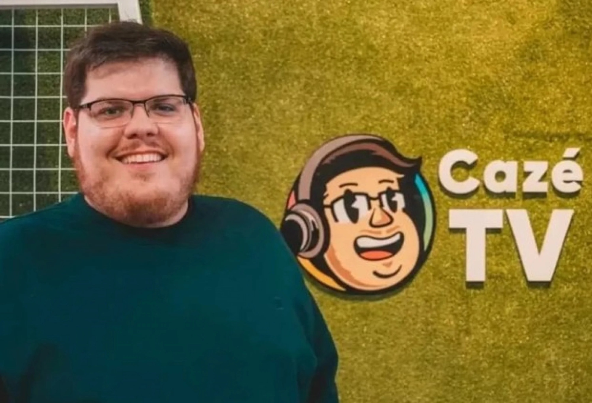 Ator processa CazéTV e pede R$ 120 mil por danos morais após comentário de Casimiro
